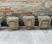 Conjunto de ocho capiteles del patio central del Hospital de Ntra. Sra. de la Piedad o de «Barrientos»